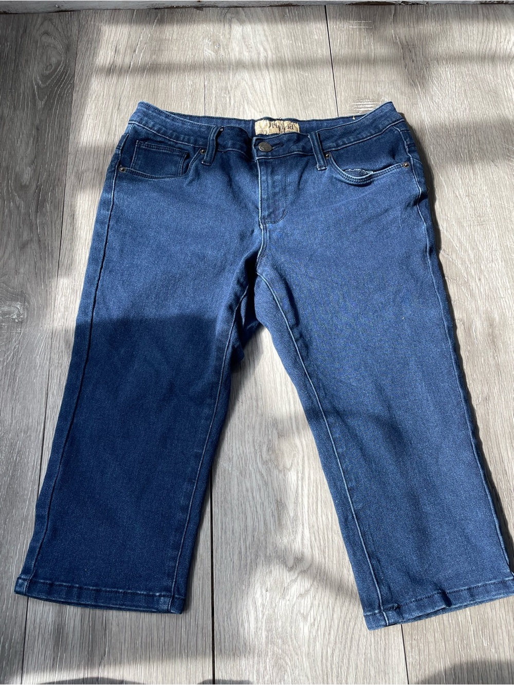 Hybrid & company Dark Blue Denim Capri Pants